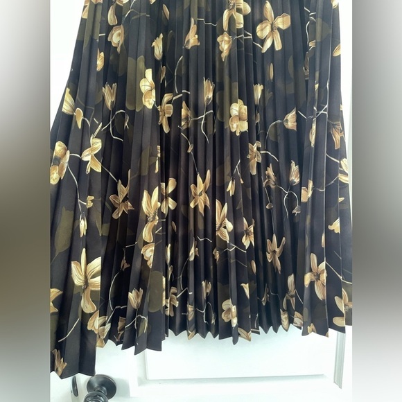 Gorgeous Vintage Prophecy Floral Accordian Midi Skirt - 12 - Picture 3 of 5